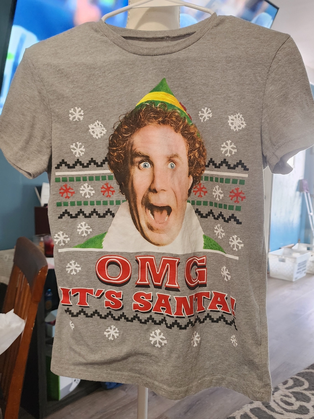 ELF Gray Tee with Green and Red Holiday Graphic Sz Small